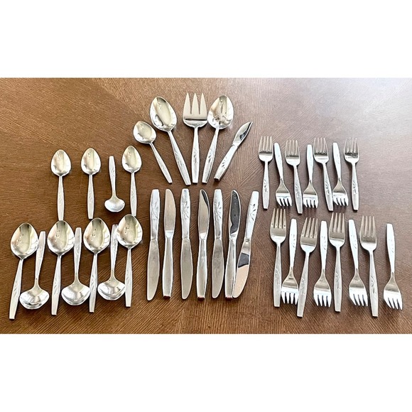 Oneida Other - Oneida Heirloom Will O Wisps Stainless Flatware Set 38 Pc Cube Mark USA